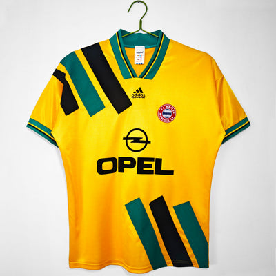 Maillot Rétro Bayern Munich Extérieur 1993/1994 vu de face