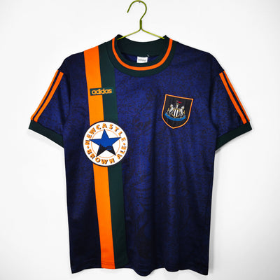 Maillot Rétro New Castle Extérieur 1997/1998 vu de face