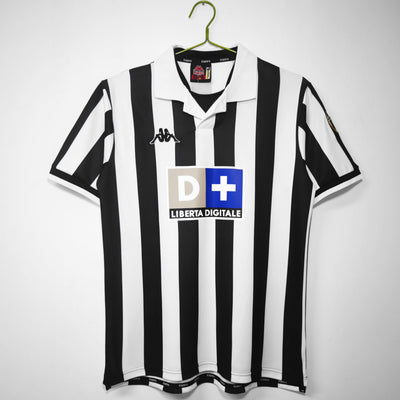 Maillot Rétro Juventus Domicile 1998/1999 vu de face