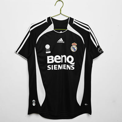 Maillot Rétro Real Madrid Extérieur 2006/2007 vu de face